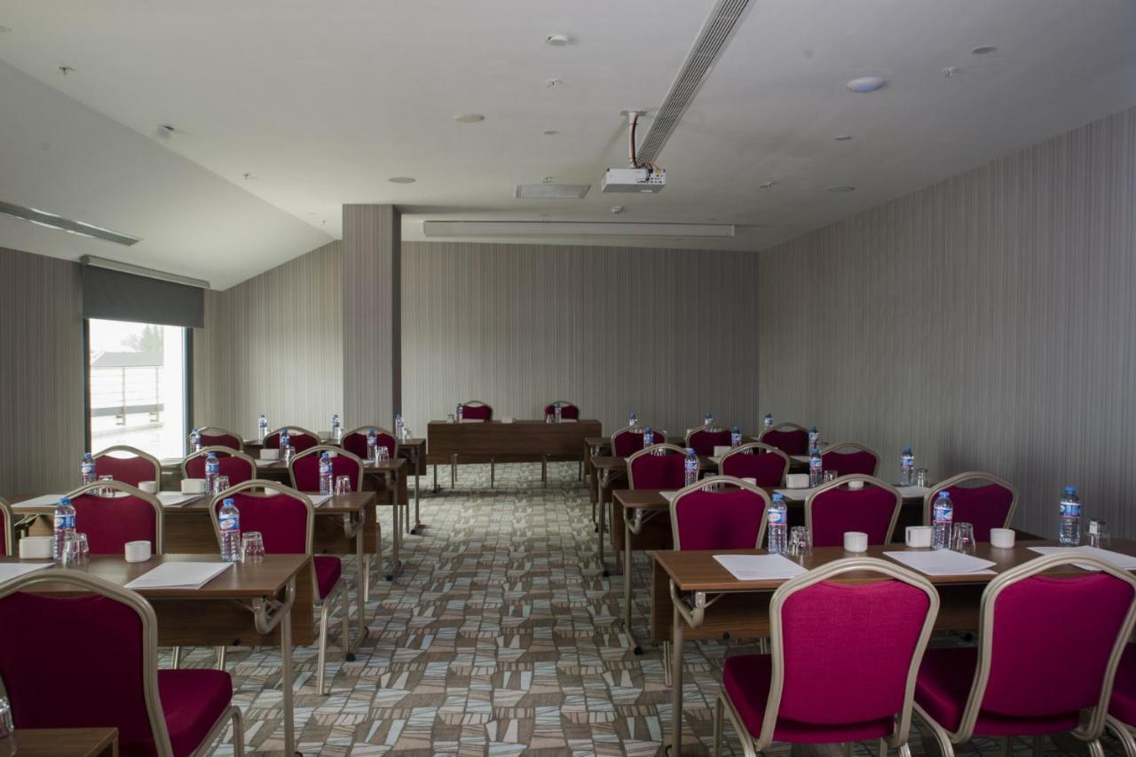 Hotel Ramada By Wyndham Sakarya Hendek Extérieur photo